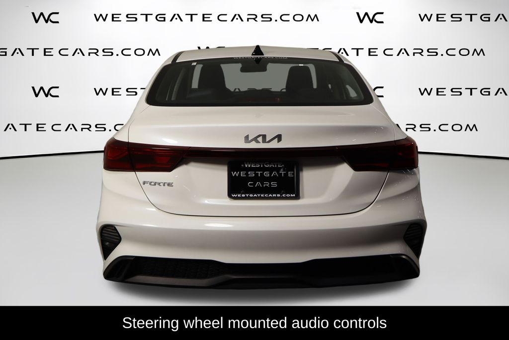 2024 Kia Forte LXS Image 3 of 39