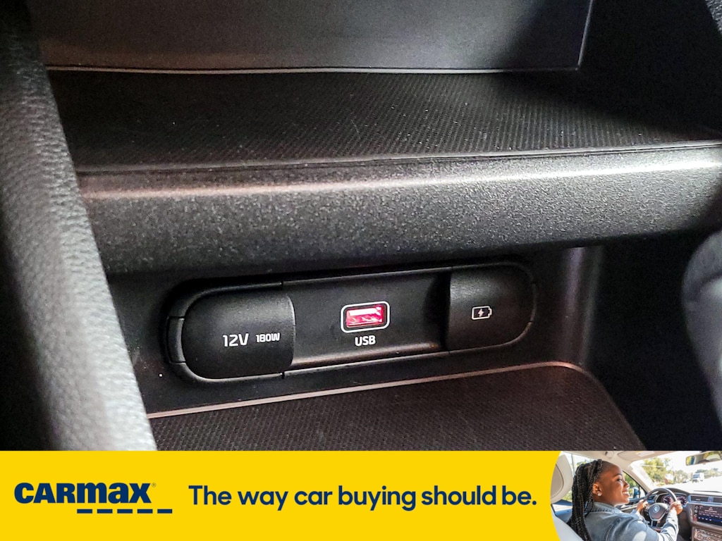 Vehicle image 22 of 30