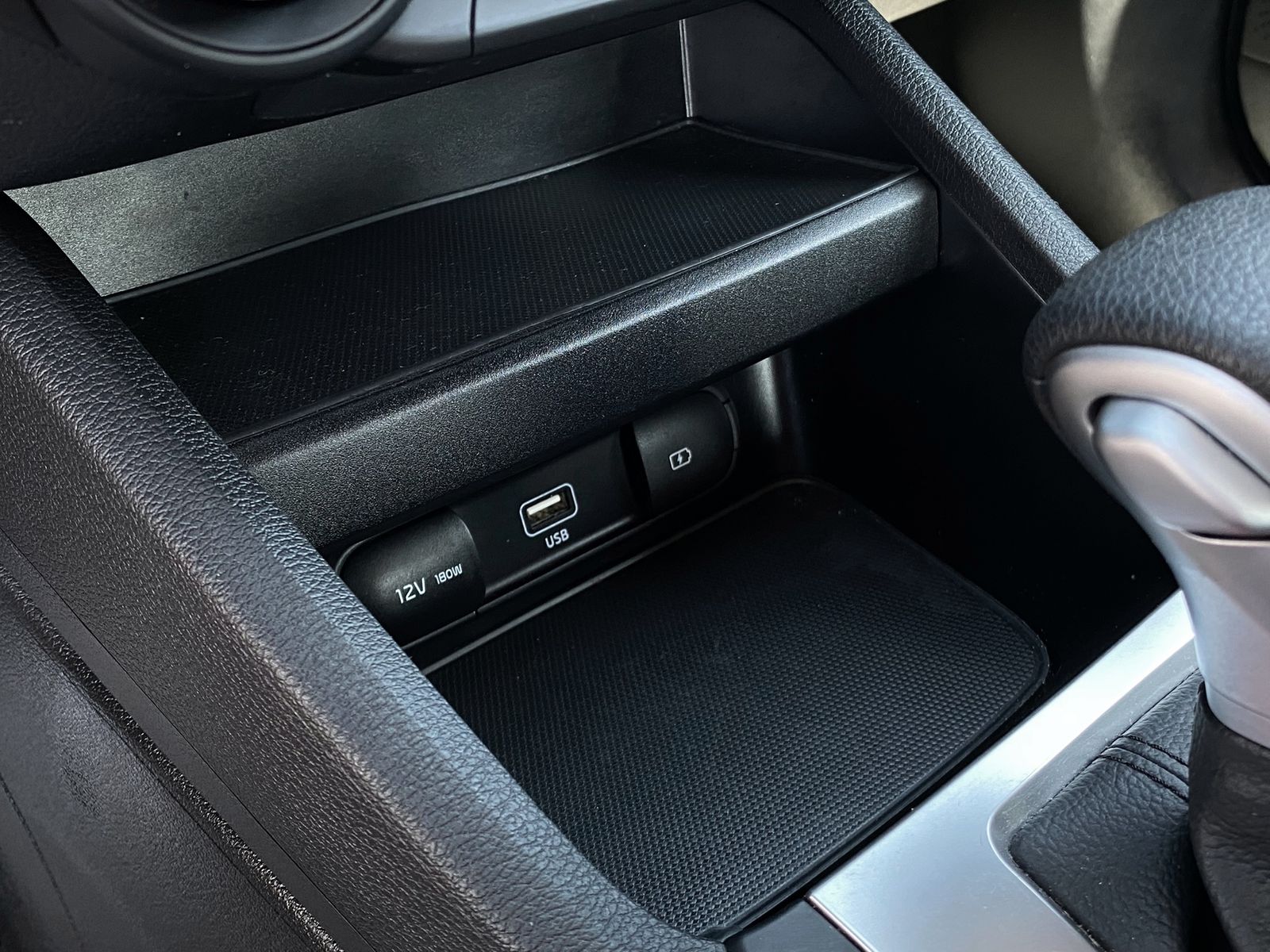 Vehicle image 21 of 30