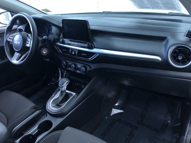 Vehicle image 27 of 37