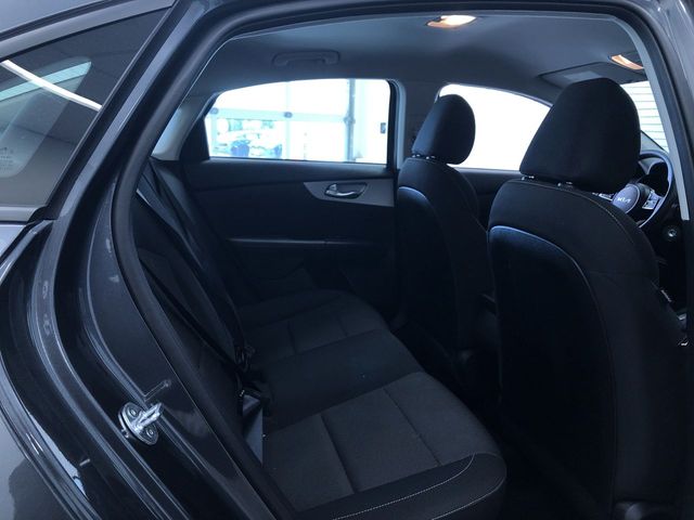 Vehicle image 25 of 37