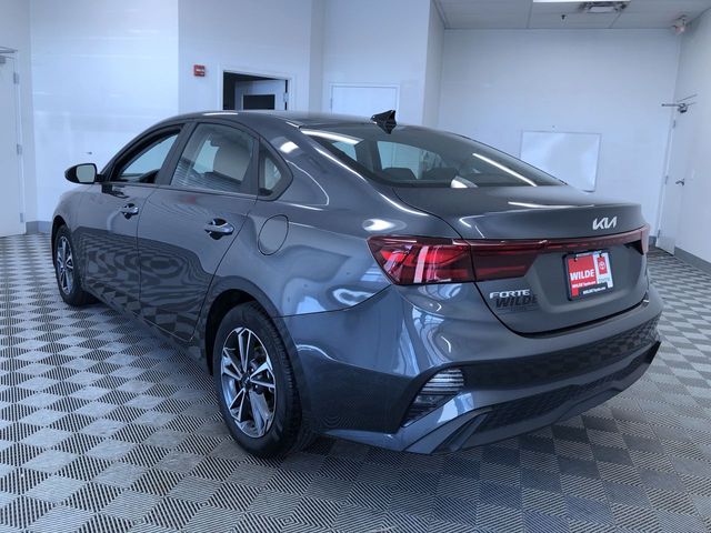 Vehicle image 13 of 37