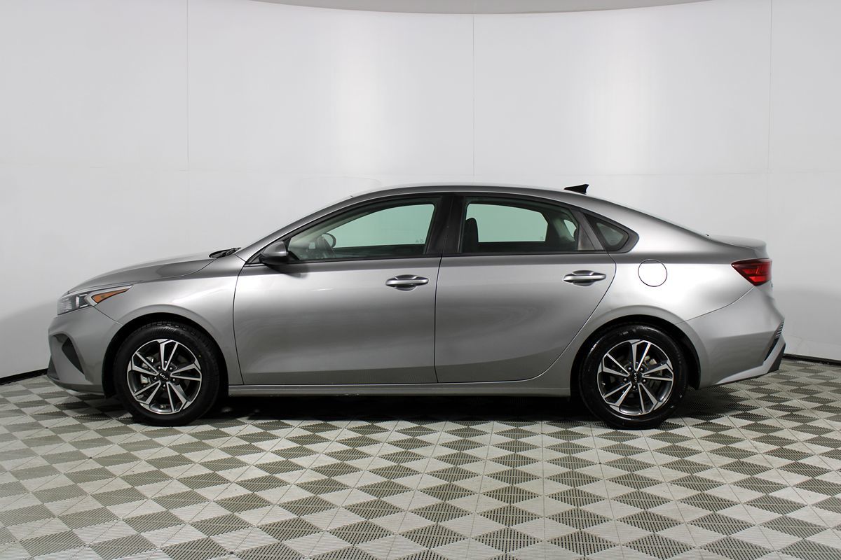 2024 Kia Forte LXS Image 9 of 32