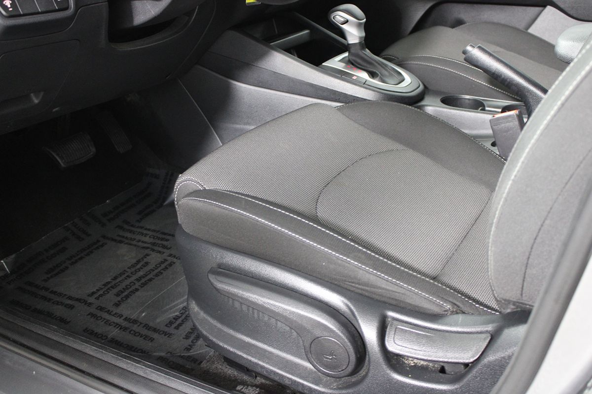 2024 Kia Forte LXS Image 15 of 32