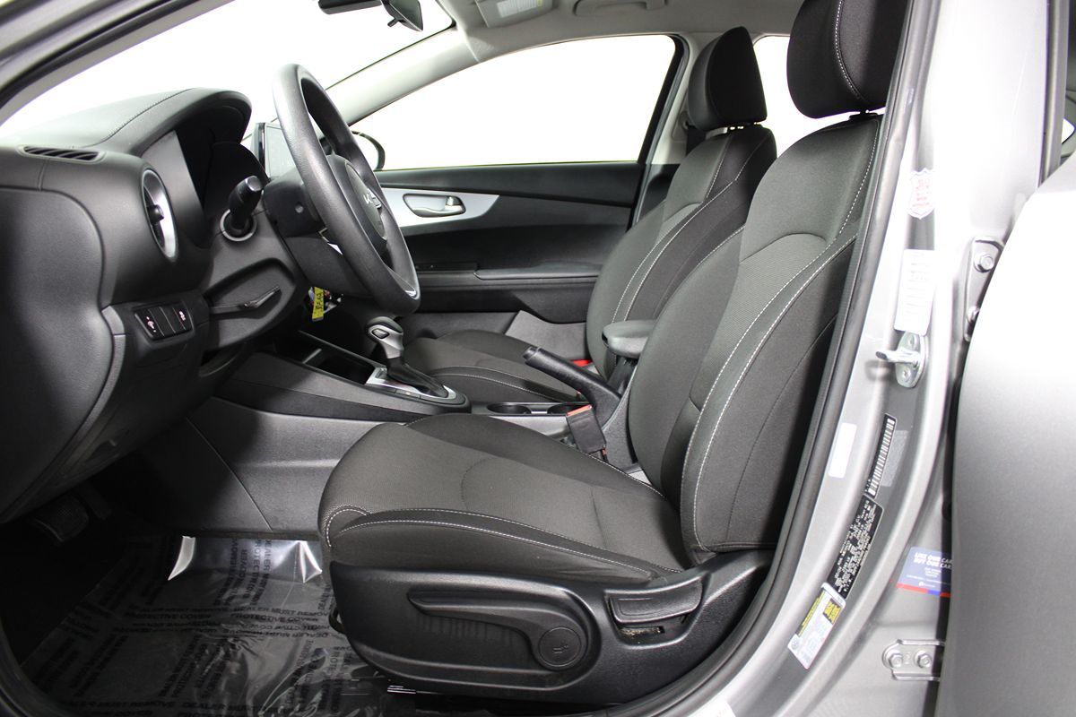 2024 Kia Forte LXS Image 12 of 32