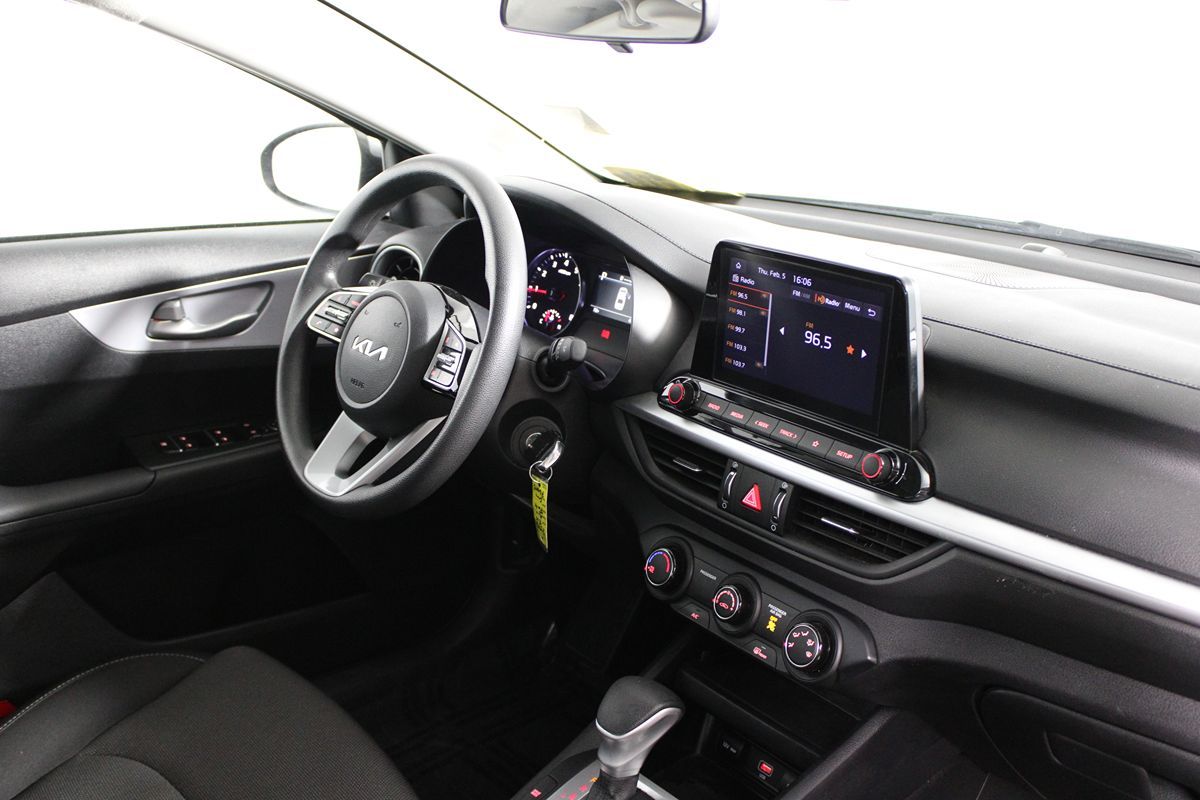 2024 Kia Forte LXS Image 16 of 32