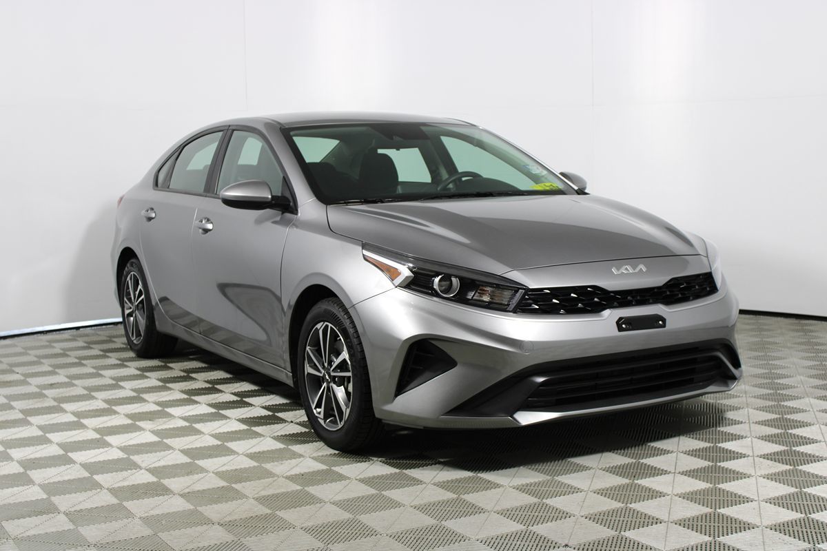 2024 Kia Forte LXS Image 4 of 32