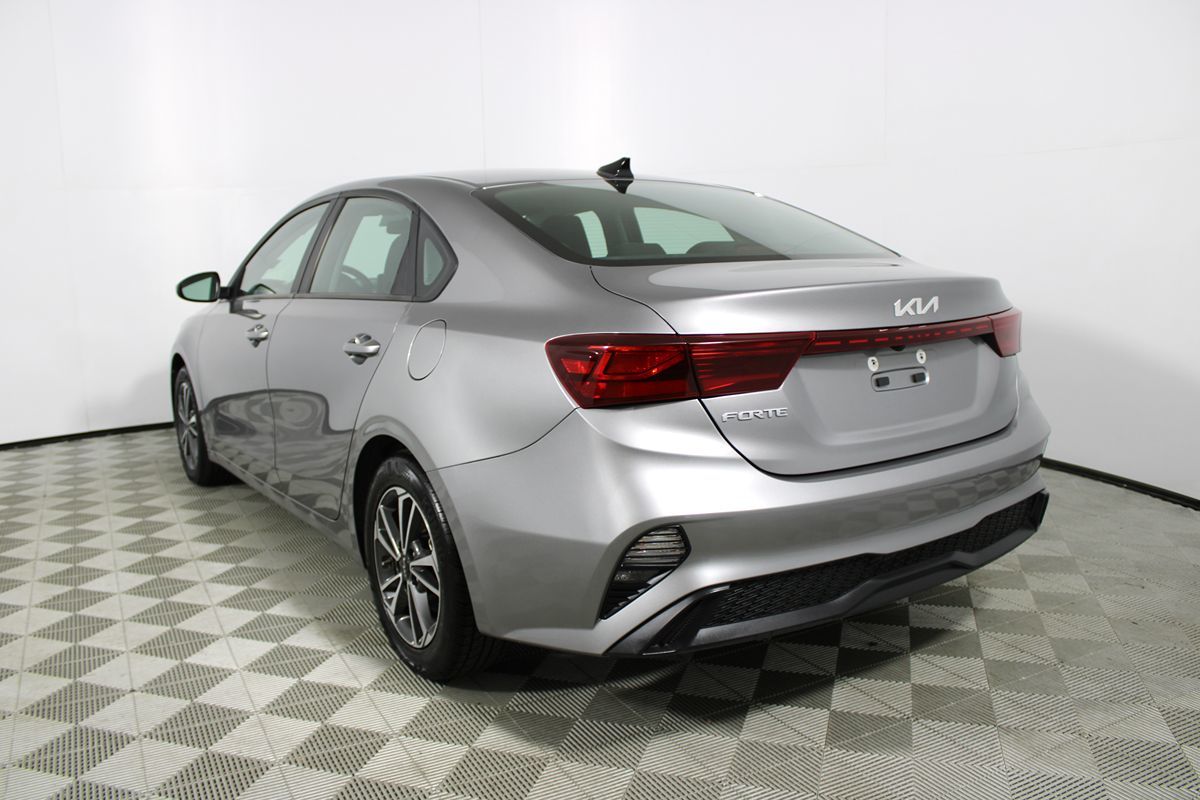 2024 Kia Forte LXS Image 8 of 32