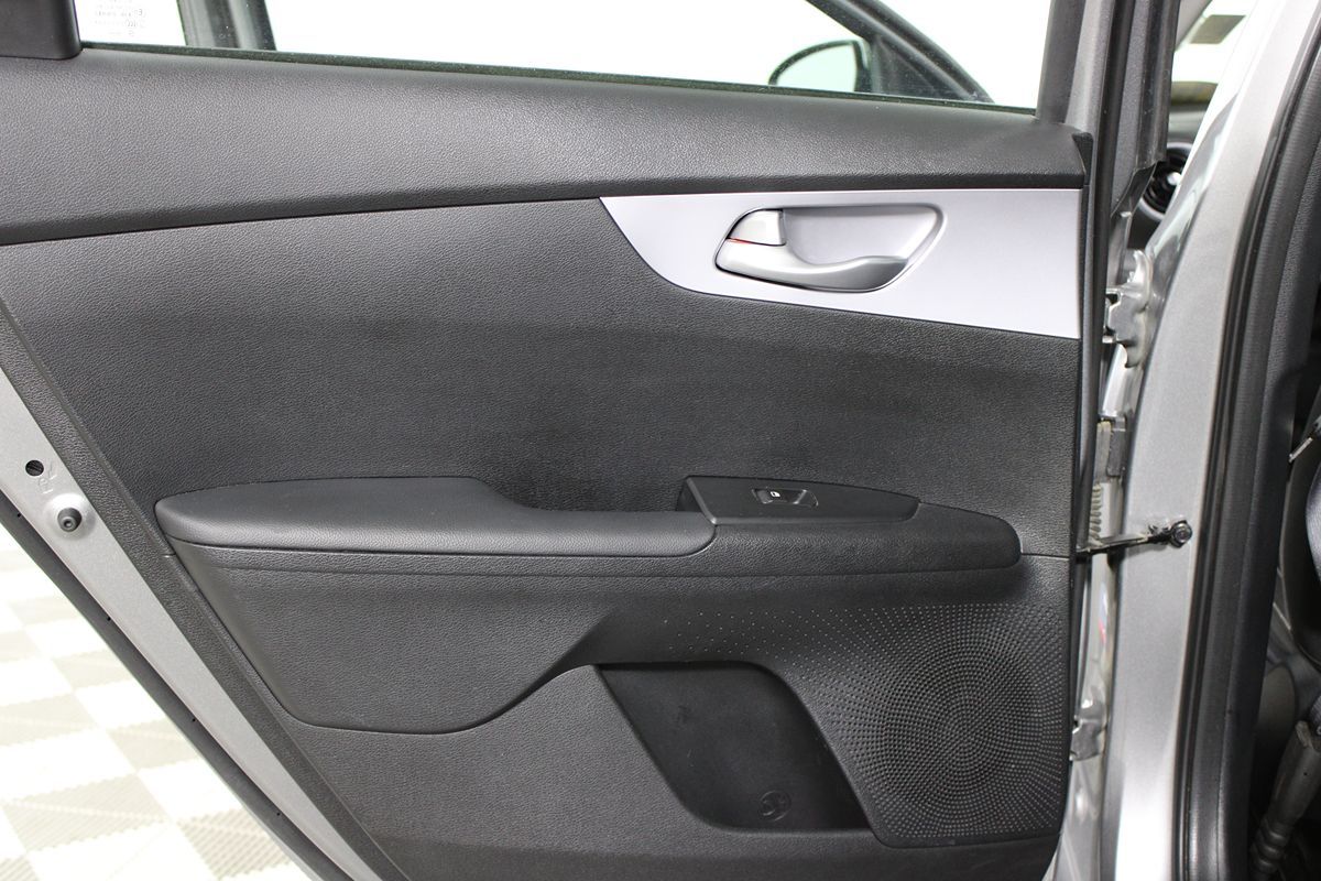 2024 Kia Forte LXS Image 26 of 32