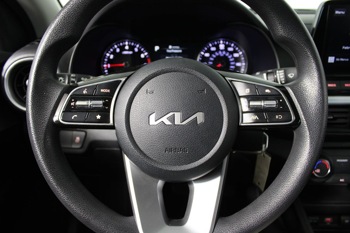 2024 Kia Forte LXS Image 18 of 32