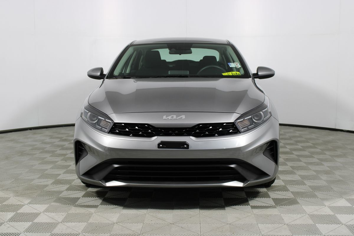 2024 Kia Forte LXS Image 3 of 32