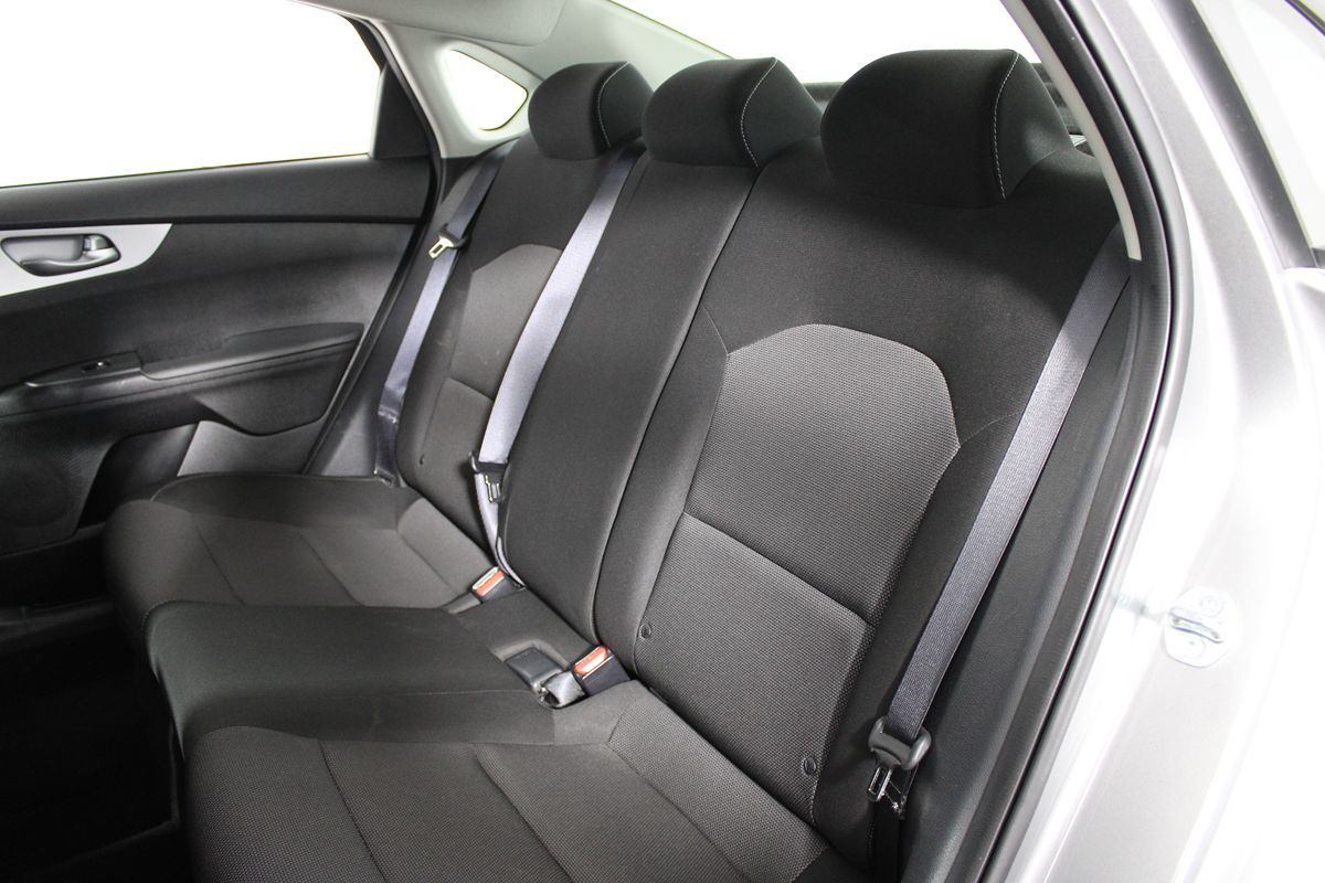 2024 Kia Forte LXS Image 11 of 32