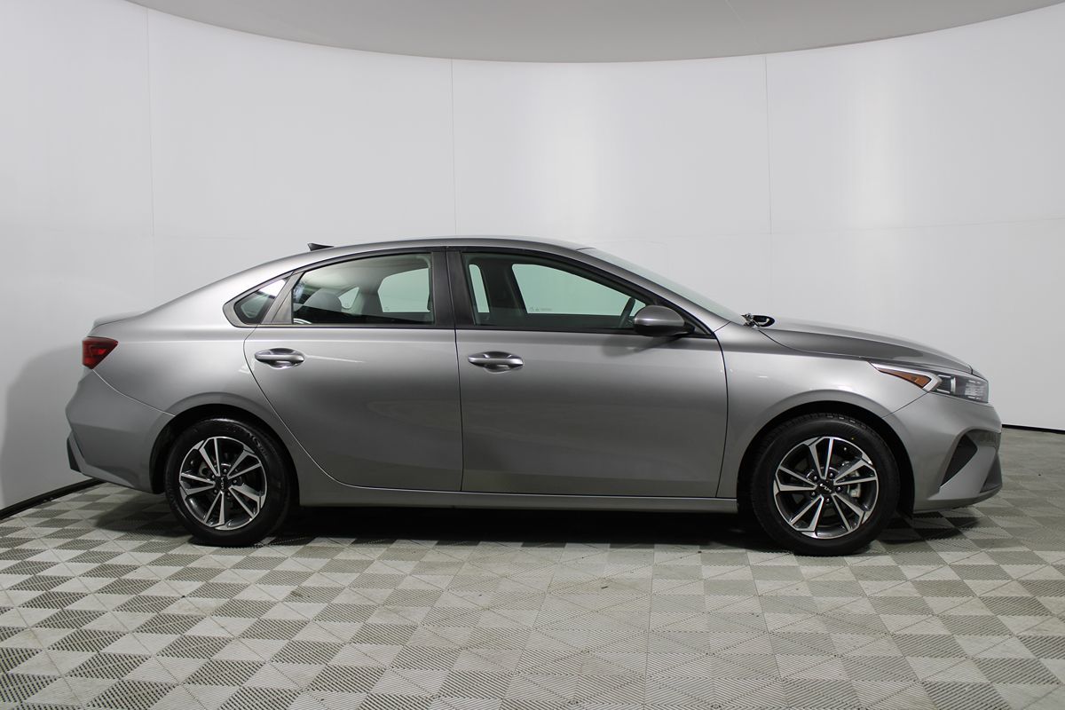 2024 Kia Forte LXS Image 5 of 32