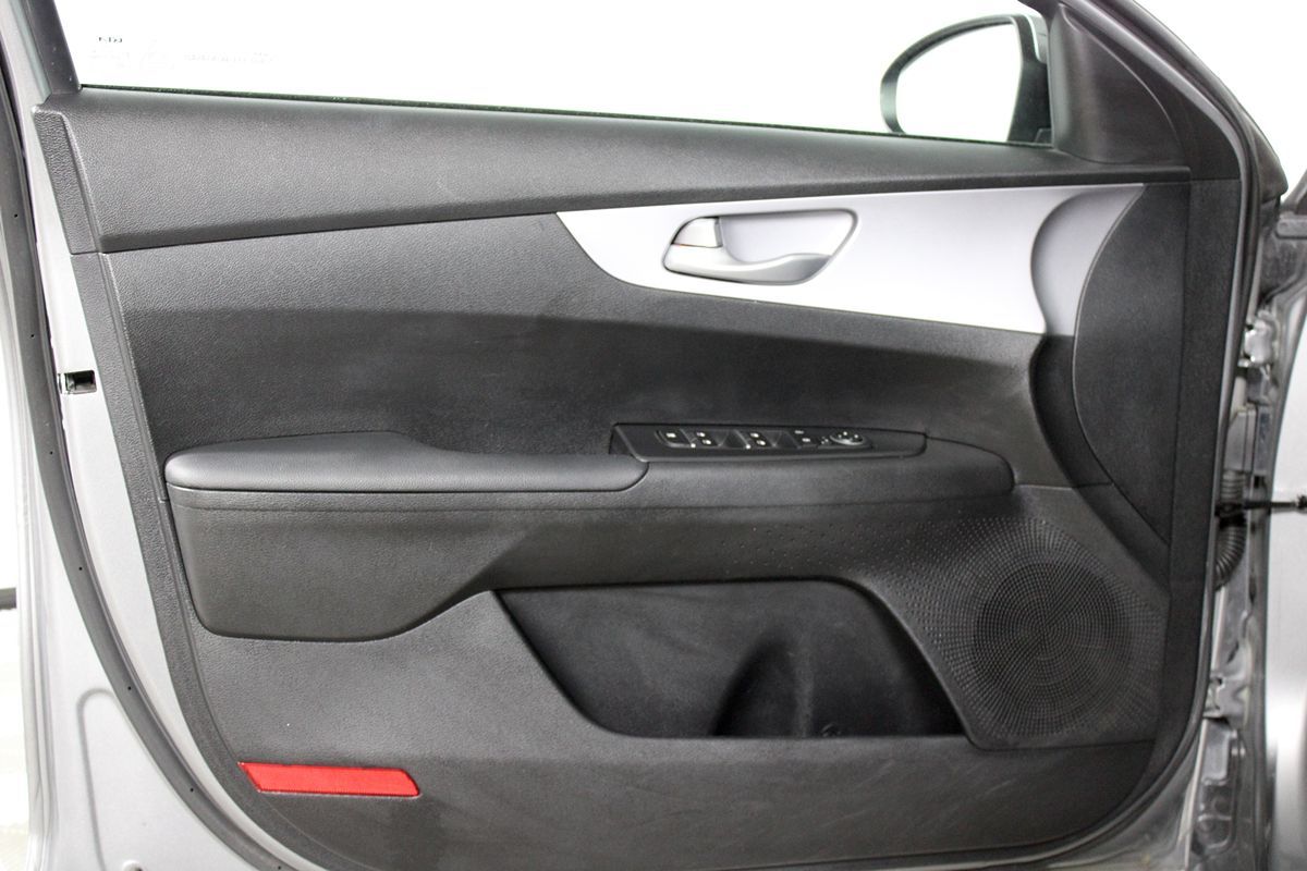 2024 Kia Forte LXS Image 25 of 32