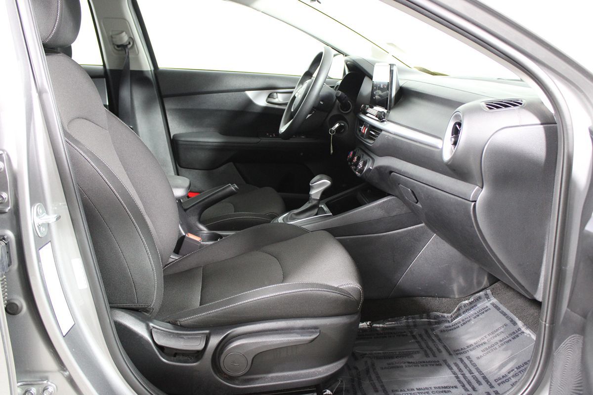 2024 Kia Forte LXS Image 13 of 32