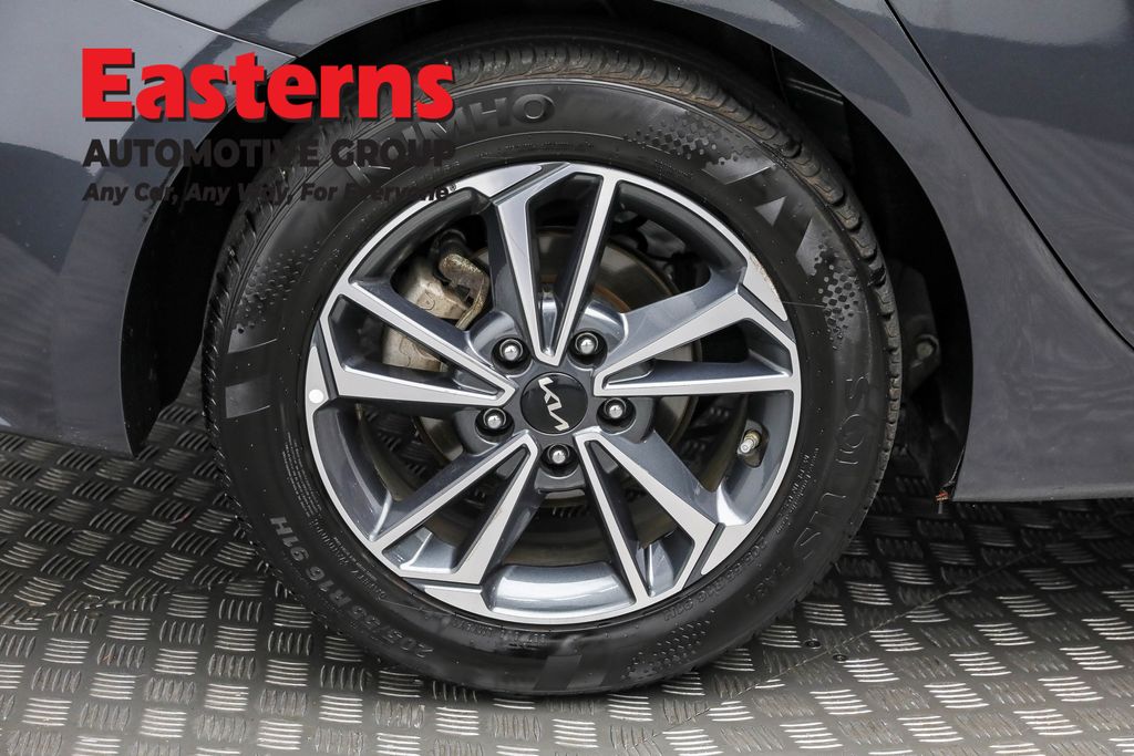 2024 Kia Forte LXS Image 41 of 63