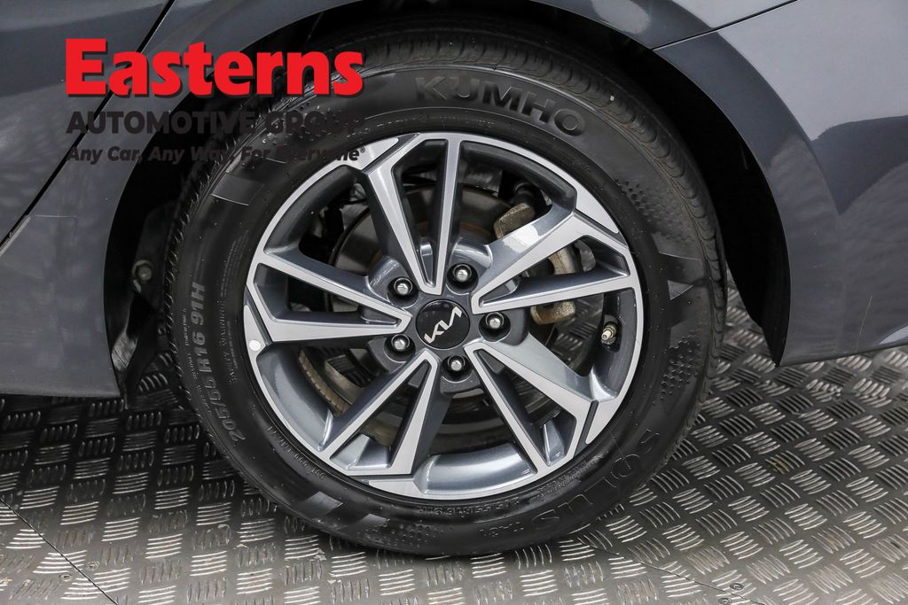 2024 Kia Forte LXS Image 38 of 63