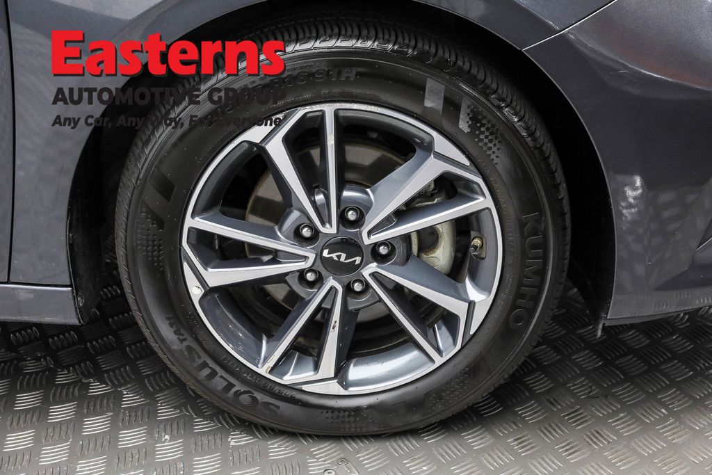 2024 Kia Forte LXS Image 40 of 63