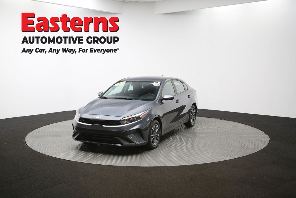 2024 Kia Forte LXS Image 2 of 63