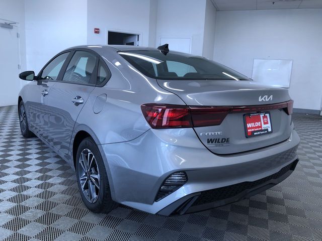 Vehicle image 14 of 38