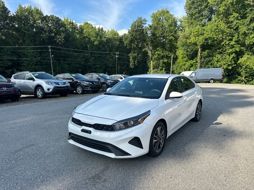 2024 Kia Forte LXS Image 1 of 40