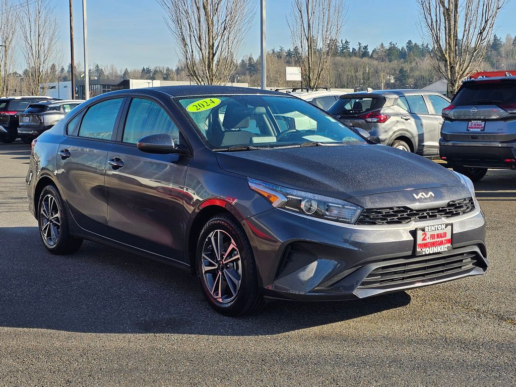 2024 Kia Forte LXS Image 3 of 25
