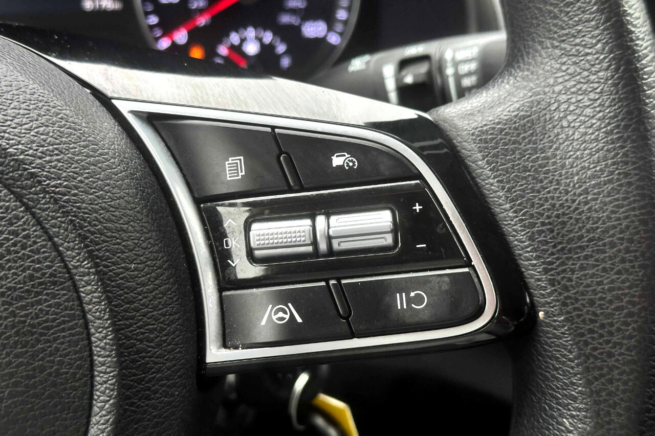 Vehicle image 21 of 24