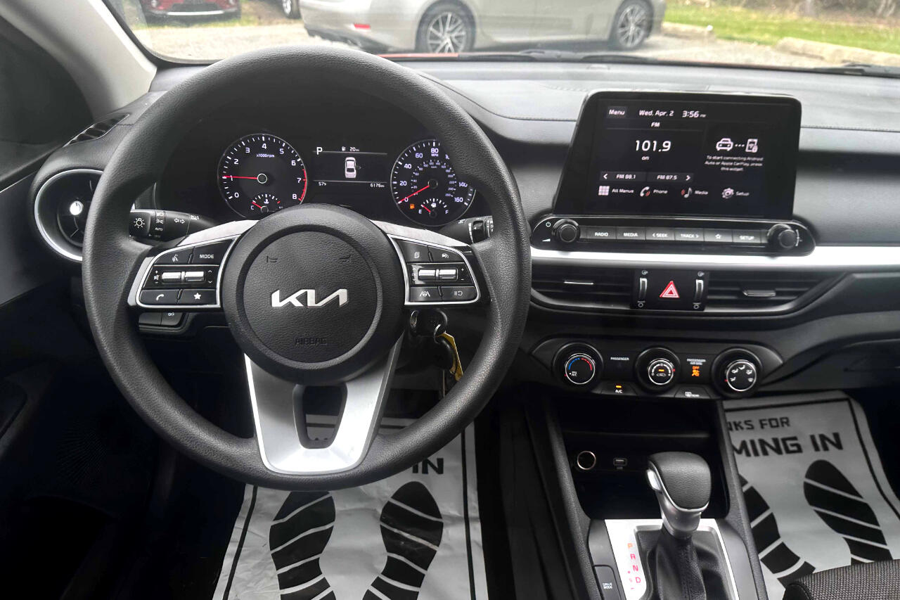 Vehicle image 13 of 24