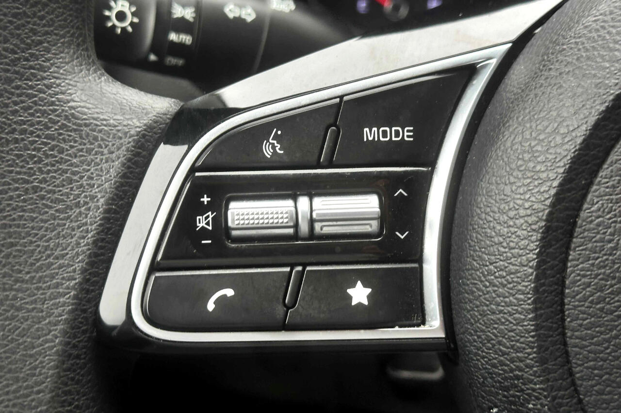 Vehicle image 20 of 24