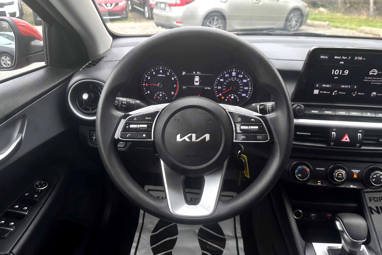 Vehicle image 14 of 24