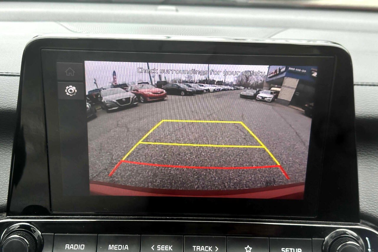 Vehicle image 18 of 24