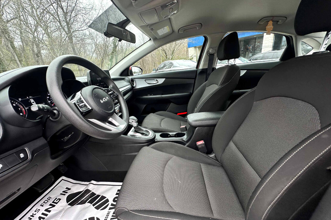 Vehicle image 11 of 24