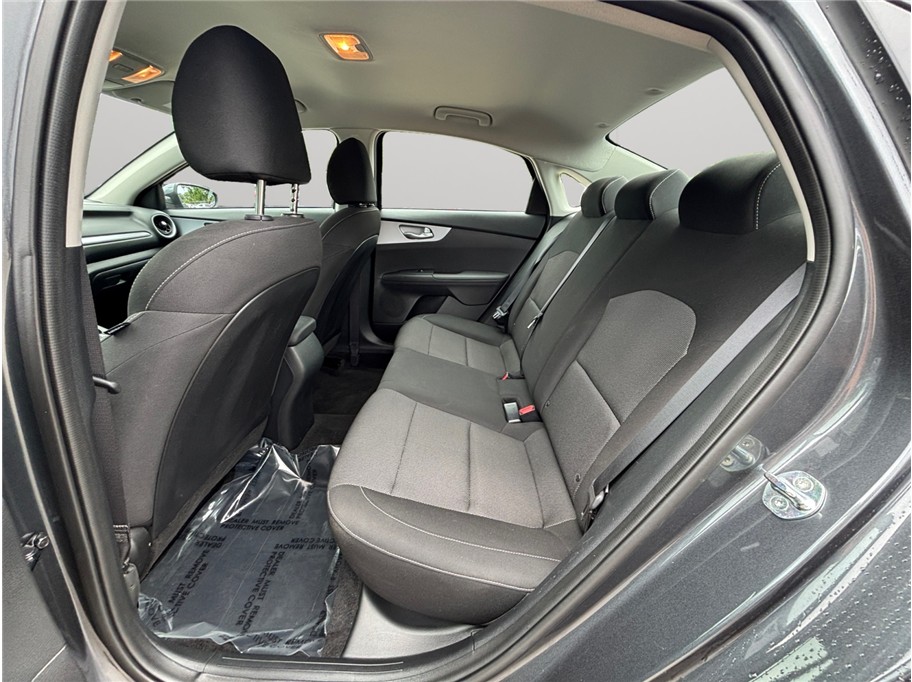 Vehicle image 27 of 32