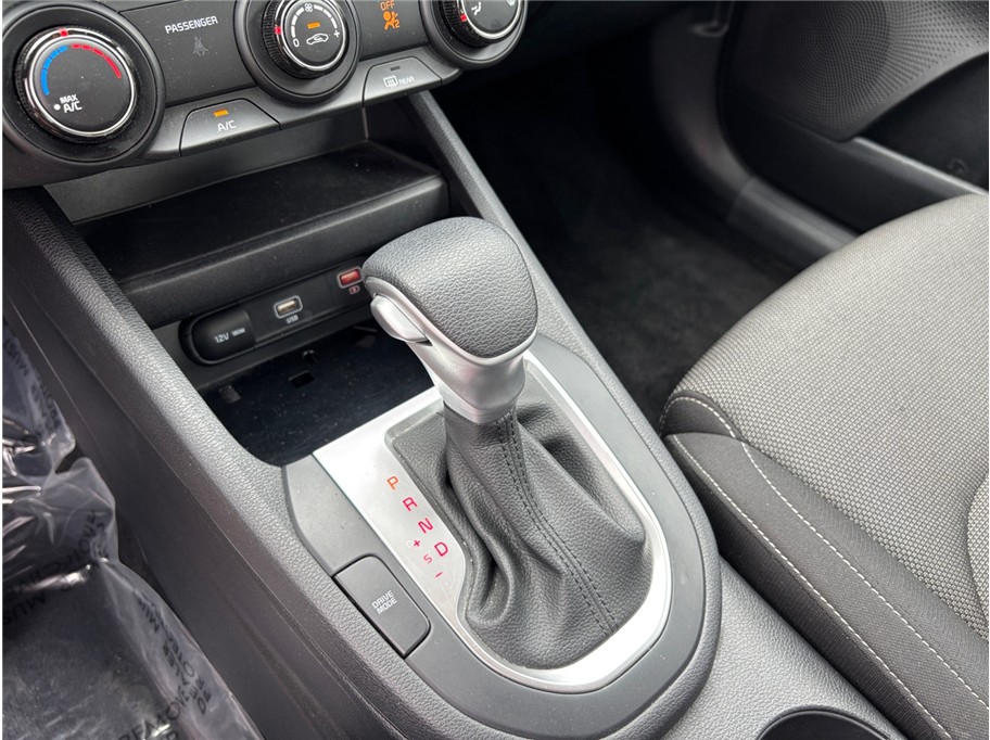 Vehicle image 26 of 32