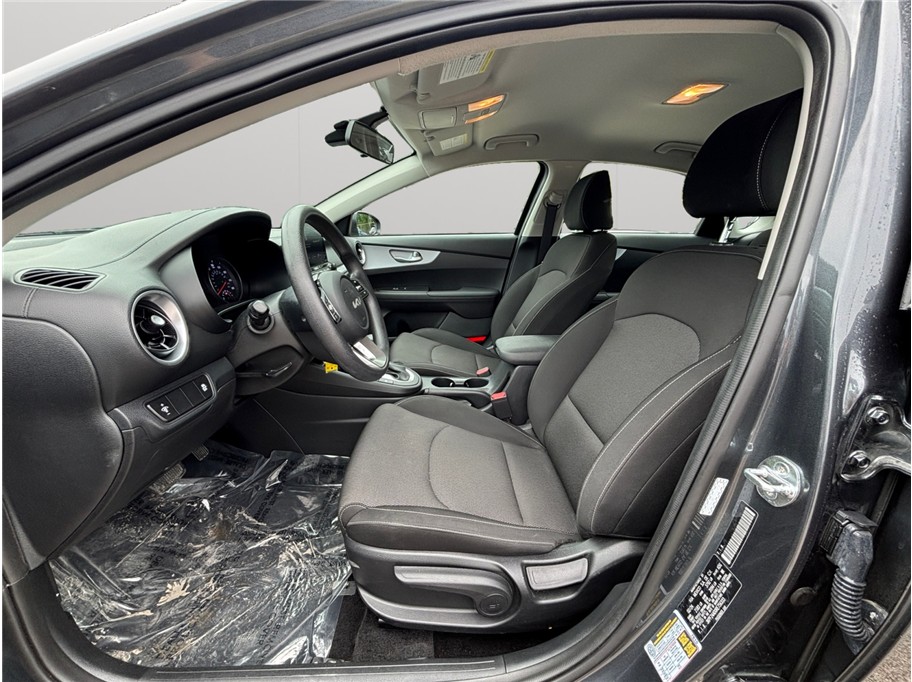 Vehicle image 9 of 32