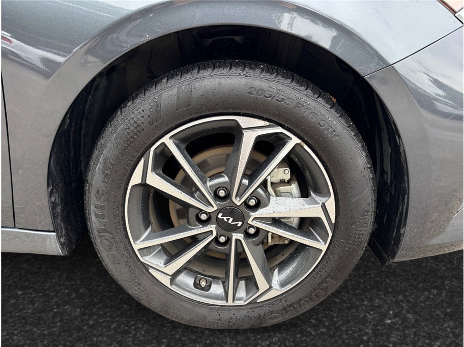 Vehicle image 13 of 32
