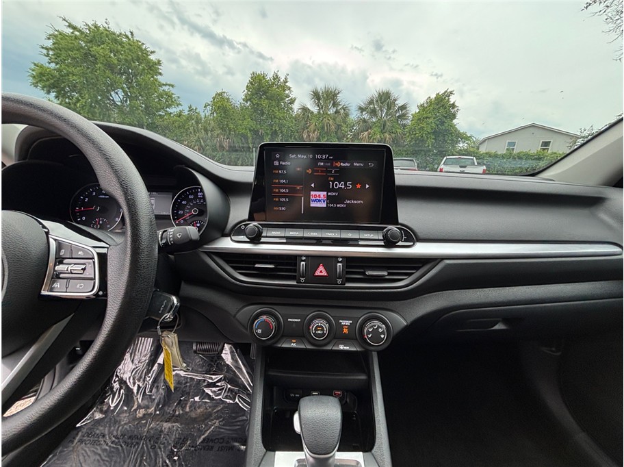 Vehicle image 11 of 32