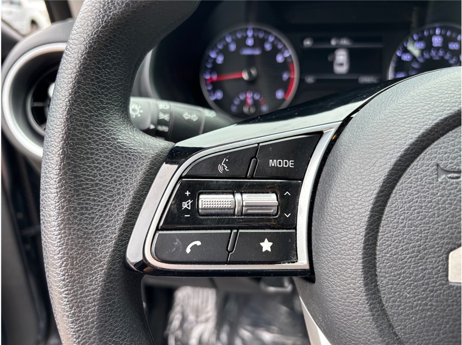 Vehicle image 20 of 32