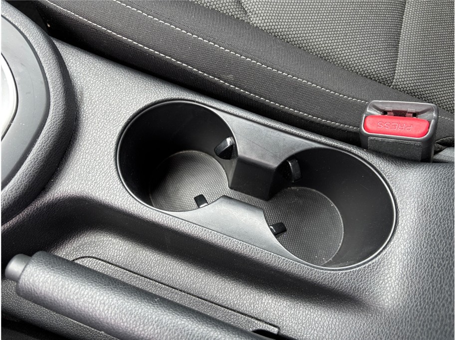 Vehicle image 25 of 32