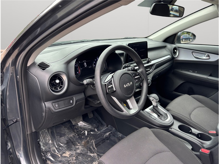 Vehicle image 10 of 32