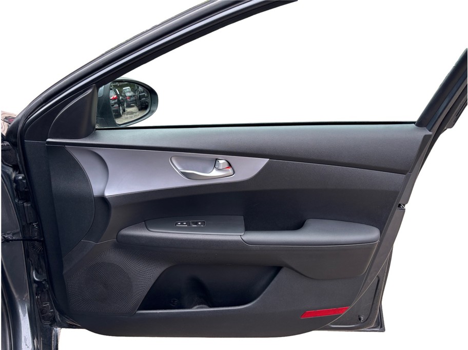 Vehicle image 31 of 32