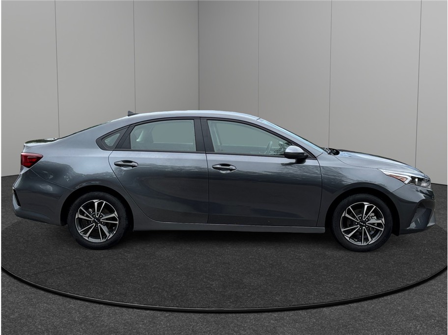 Vehicle image 4 of 32