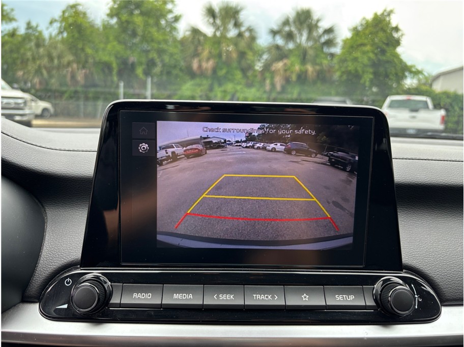 Vehicle image 23 of 32