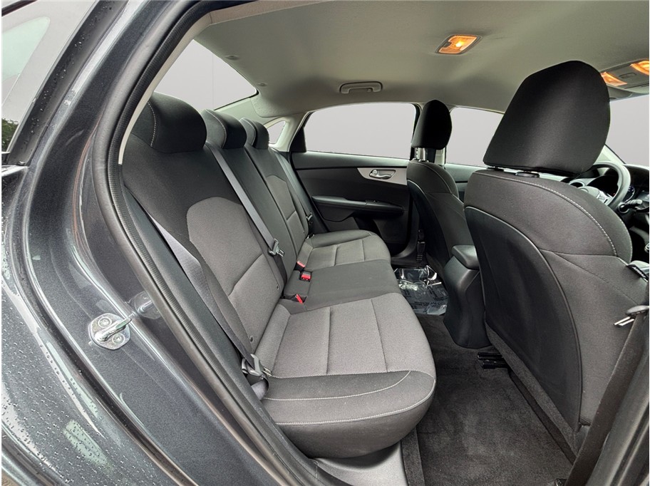 Vehicle image 29 of 32