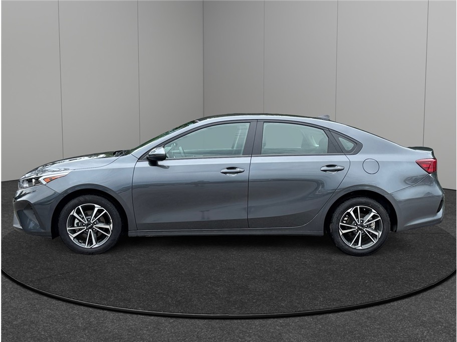 Vehicle image 8 of 32