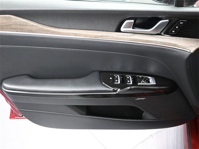 Vehicle image 14 of 26
