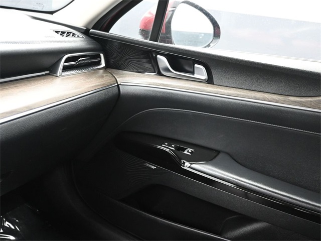 Vehicle image 23 of 26
