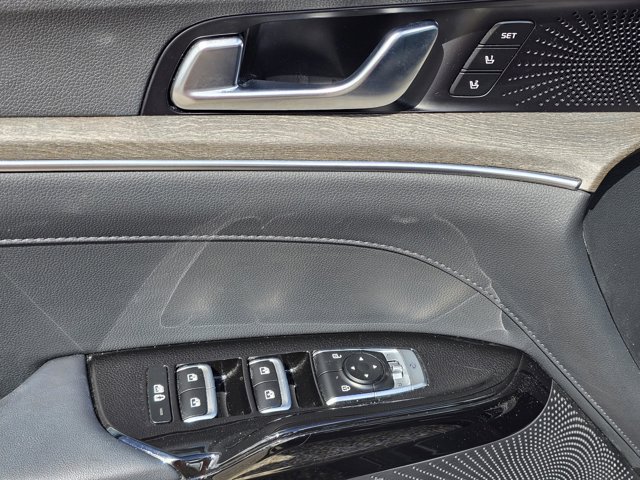 Vehicle image 32 of 34
