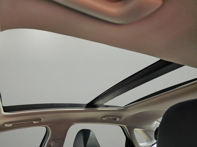 Vehicle image 15 of 34
