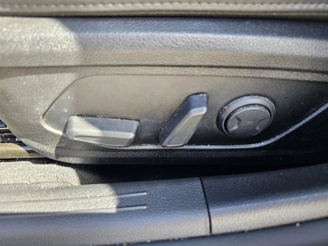 Vehicle image 27 of 34